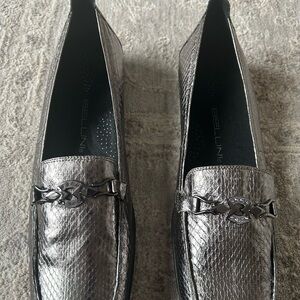 NWOB Bellini Women’s Sz 11 Classic Slip On Flats Loafers Pewter Snake Leather